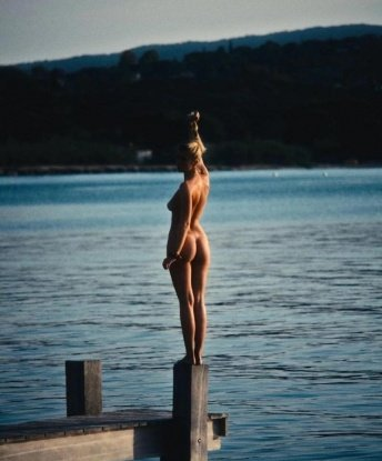 Горячая штучка с огненными волосами приглашает в уютное гнездышко. Со мной ты окунешься в мир страсти и наслаждения, забыв обо всех заботах. Звони, и ты не пожалеешь! 13206, 29 лет